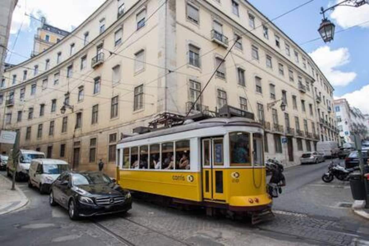 דירות ליסבון Downtown - Chiado & Me 2 מראה חיצוני תמונה